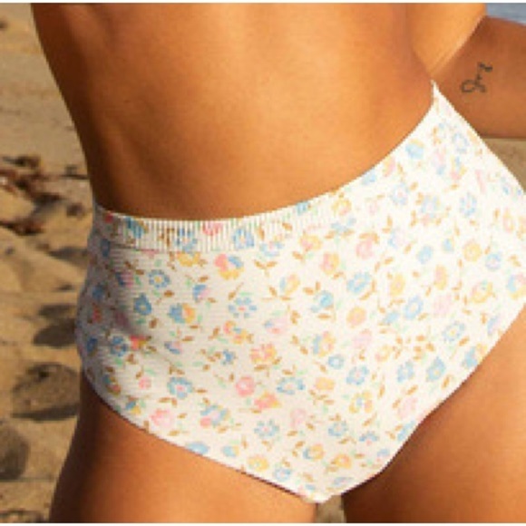 ☀️BILLABONG☀️ IN THE LOOP EMMA D
ISY DREAMIN HI BIKINI SET - Picture 15 of 16